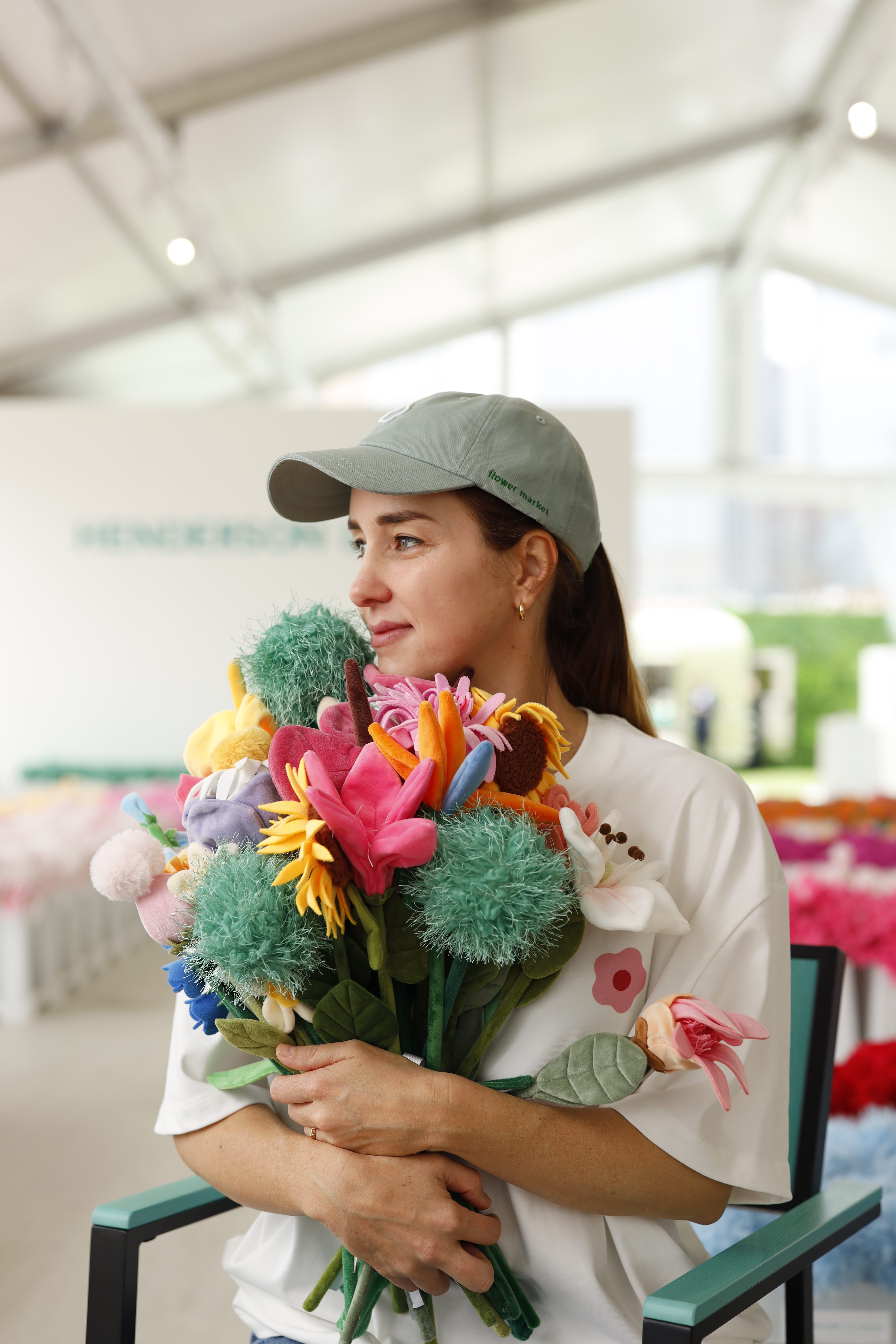 CJ Hendry plush flower market, CJ Hendry 毛絨花市, Hong Kong art installation, 香港藝術展覽, immersive art Hong Kong, 沉浸式藝術體驗, Central Harbourfront event, 中環海濱活動, Hong Kong art month, 香港藝術月, Instagrammable Hong Kong, 香港打卡位, family friendly art, 親子藝術活動, weekend things to do, 週末好去處, Hong Kong public art, 香港公共藝術, lifestyle event Hong Kong, 香港生活品味活動