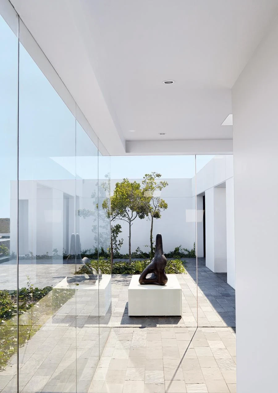 於懸崖欣賞美景：非一般的南非純白渡假屋 - Image 7