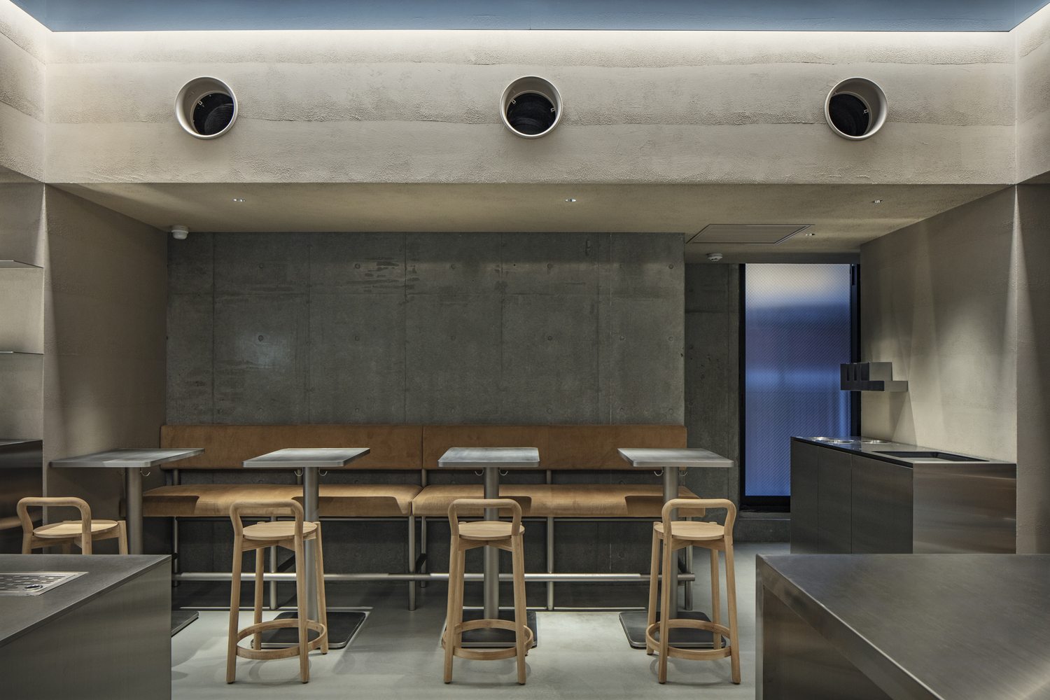 隱身巷弄的建築美學，東京原宿最新Blue Bottle Coffee藍瓶咖啡店由TEKI Design操刀