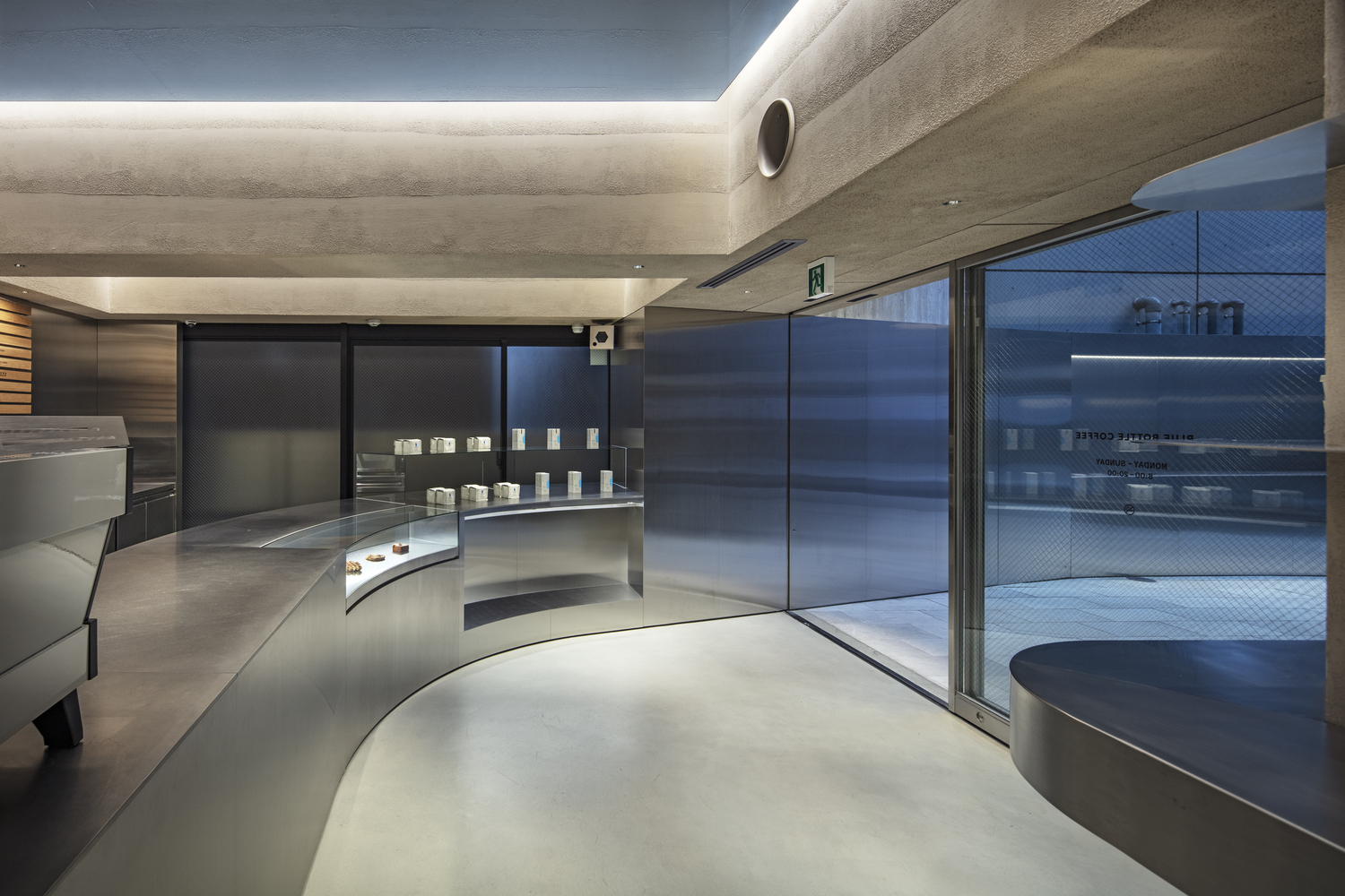 隱身巷弄的建築美學，東京原宿最新藍瓶咖啡店由TEKI Design操刀