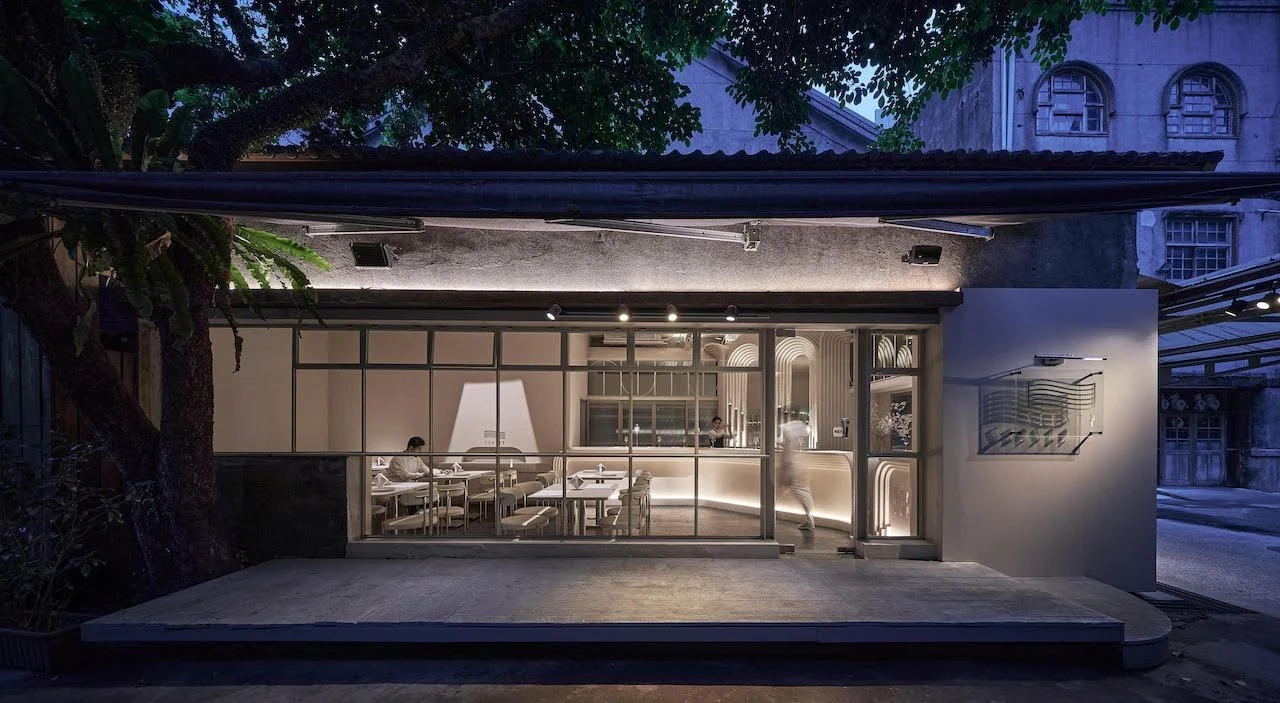 百年酒廠裡的餐廳，散發白色魅力 - Image 1