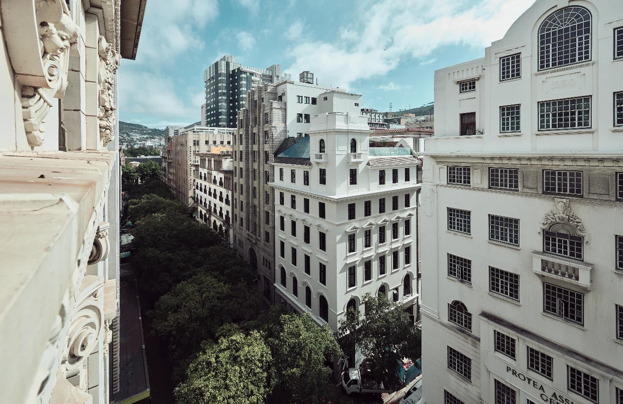 【環球酒店設計精選】開普敦市中心的新潮酒店：Gorgeous George - Image 1
