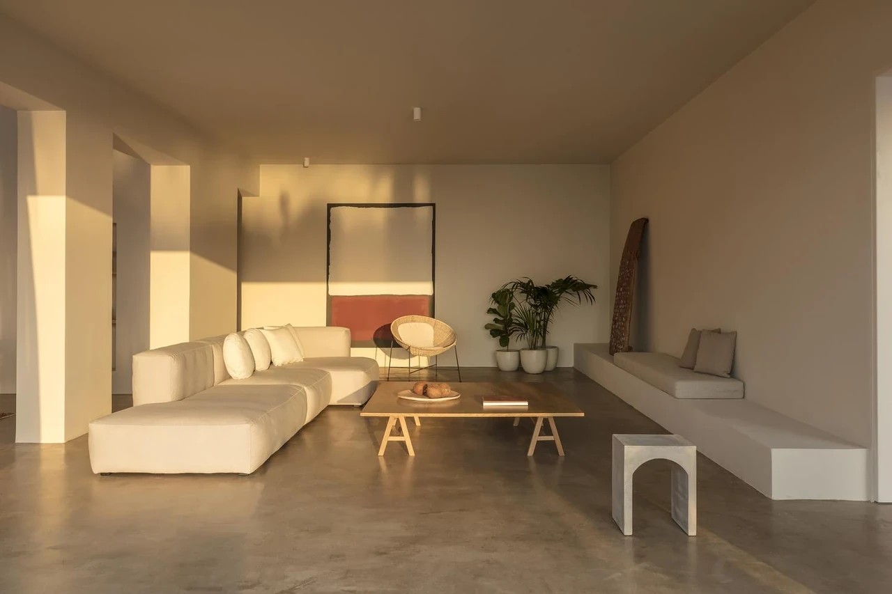 【希臘Santorini全新純白Villa】以極簡工藝品味 展現舒適的夏日島嶼生活 - Image 17