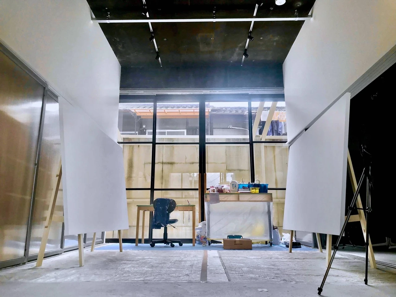  彷如藝術家版的雙層公寓！京都Kagan Hotel以極簡工業風打造共享酒店新模式 - Image 4