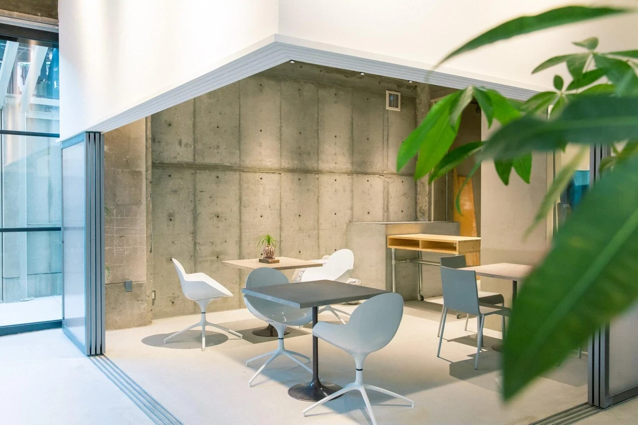  彷如藝術家版的雙層公寓！京都Kagan Hotel以極簡工業風打造共享酒店新模式 - Image 5