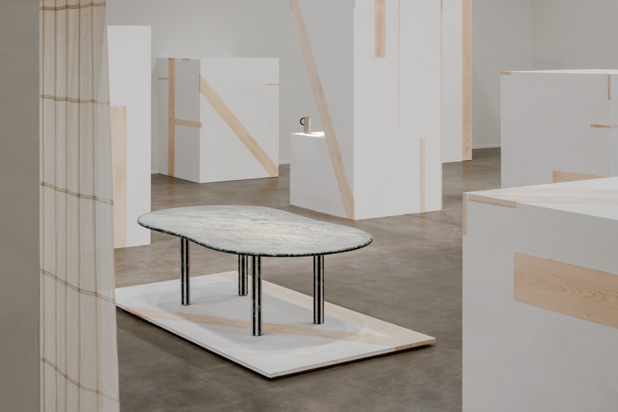 Milan Design Week 2026, MDW 2026 tables, Longchamp Patrick Jouin table, Tod’s Memphis Kristall, Hermès Stadium d’Hermès, 米蘭設計週2026, 設計餐桌, 奢華家居設計, Longchamp 聯名家具, Hermès 大理石餐桌