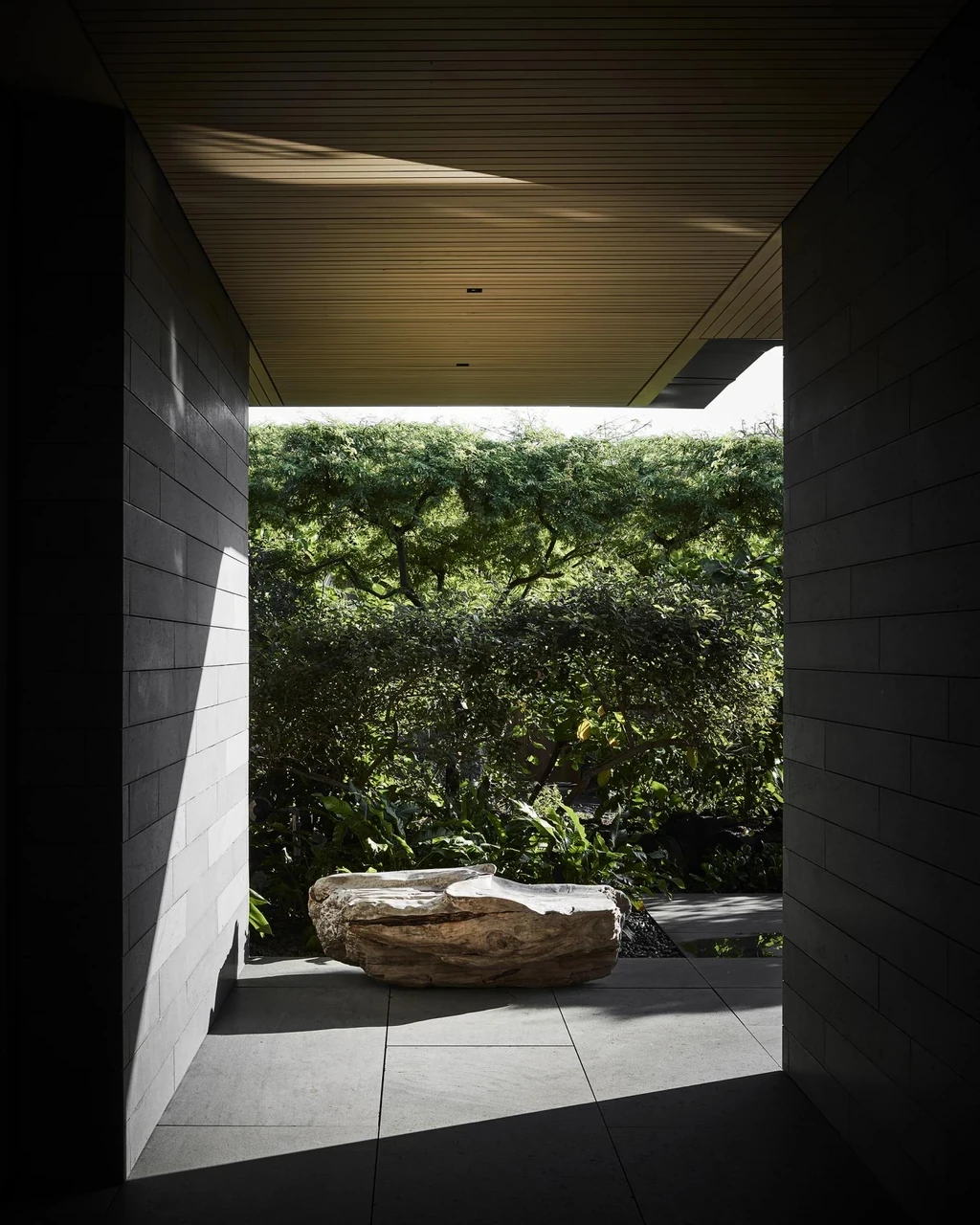 夏威夷海邊度假屋,在山水之間取得完美平衡 - Image 1