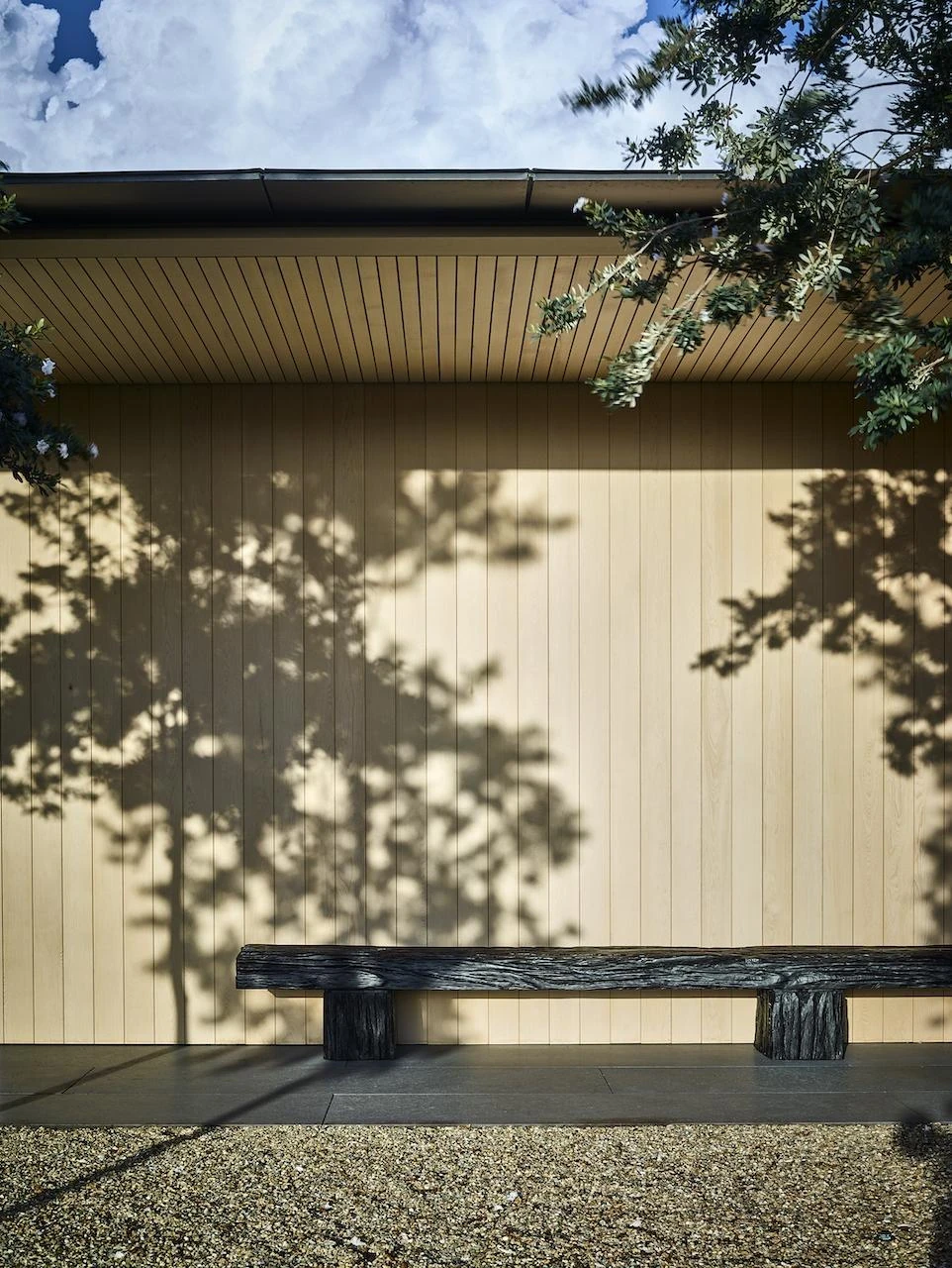 夏威夷海邊度假屋,在山水之間取得完美平衡 - Image 2