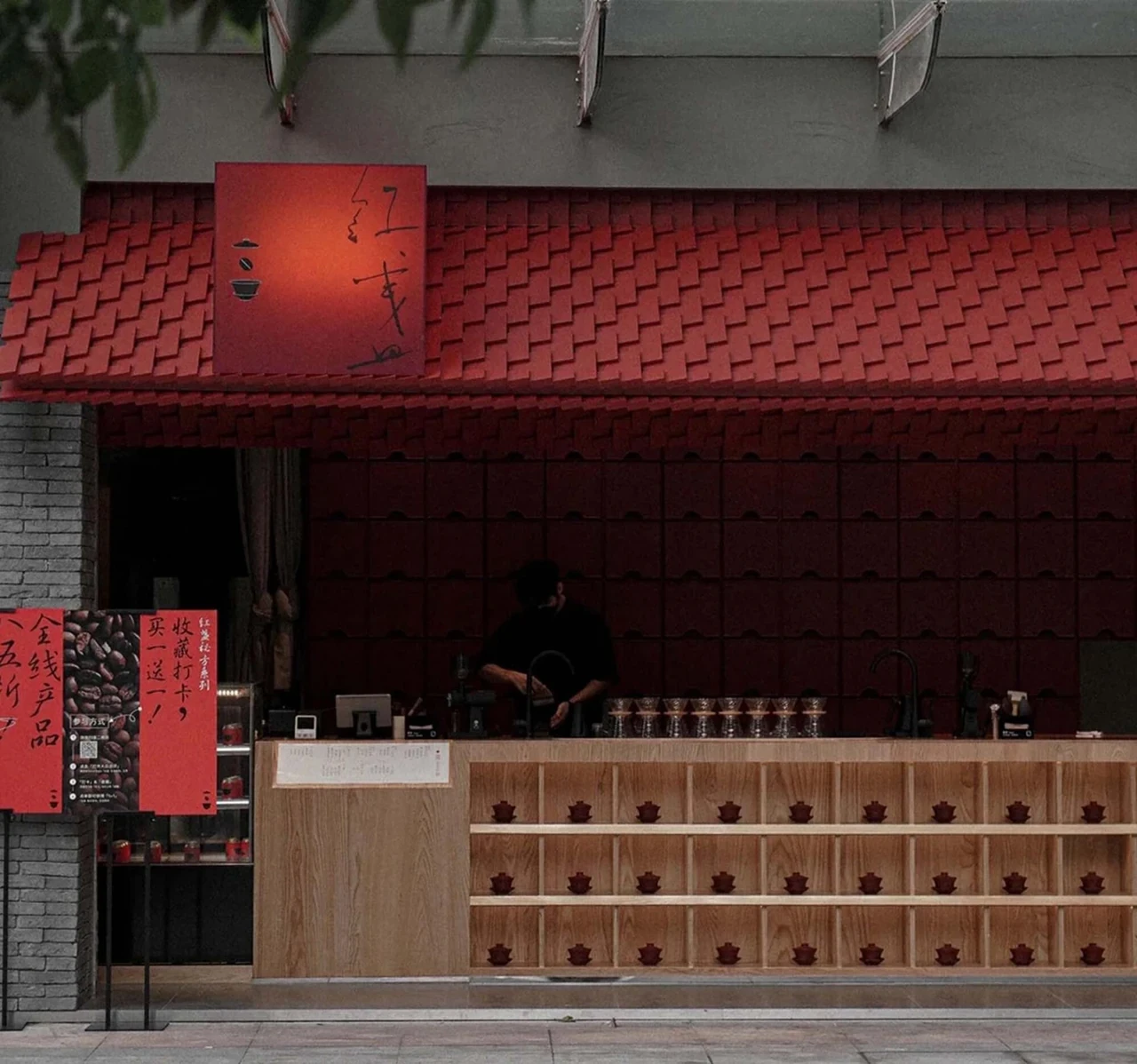散發東方風韻的「最紅」咖啡店：屋頂/紅咖啡 ROOF/RED Coffee Shop - Image 1
