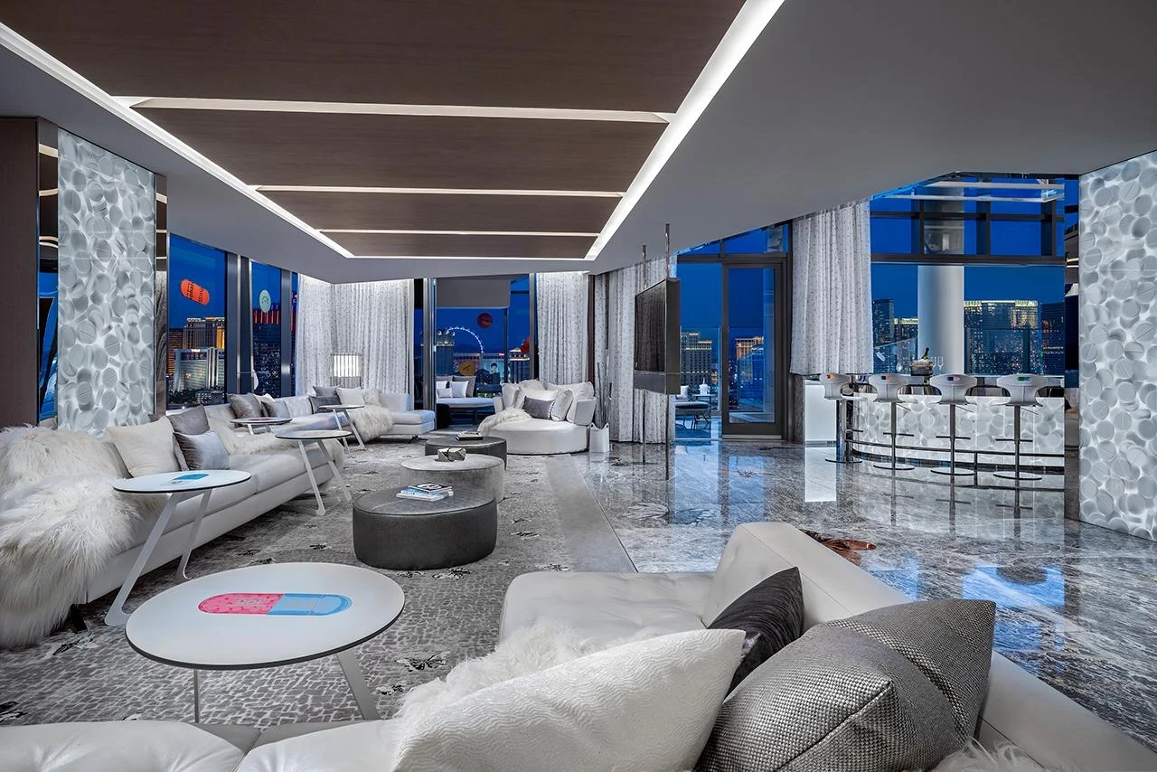 Sleep With Art and Furniture by Damien Hirst in the World’s Most Expensive Hotel Suite - Image 12