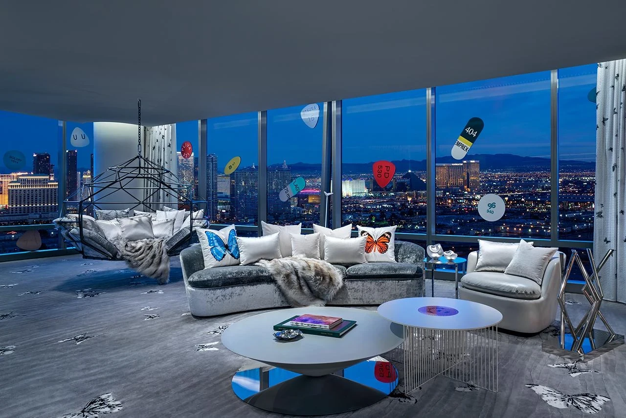 Sleep With Art and Furniture by Damien Hirst in the World’s Most Expensive Hotel Suite - Image 14