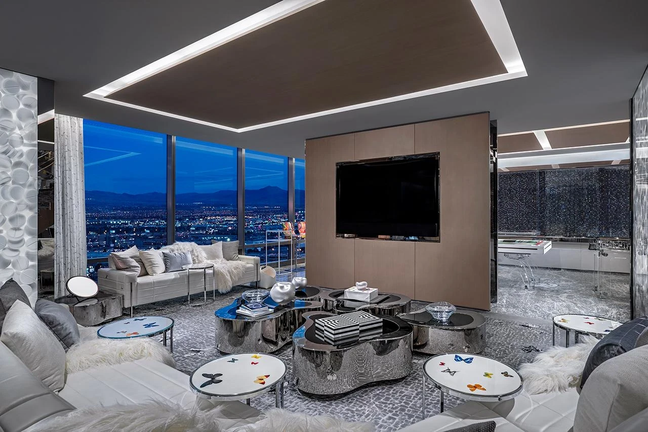 Sleep With Art and Furniture by Damien Hirst in the World’s Most Expensive Hotel Suite - Image 16