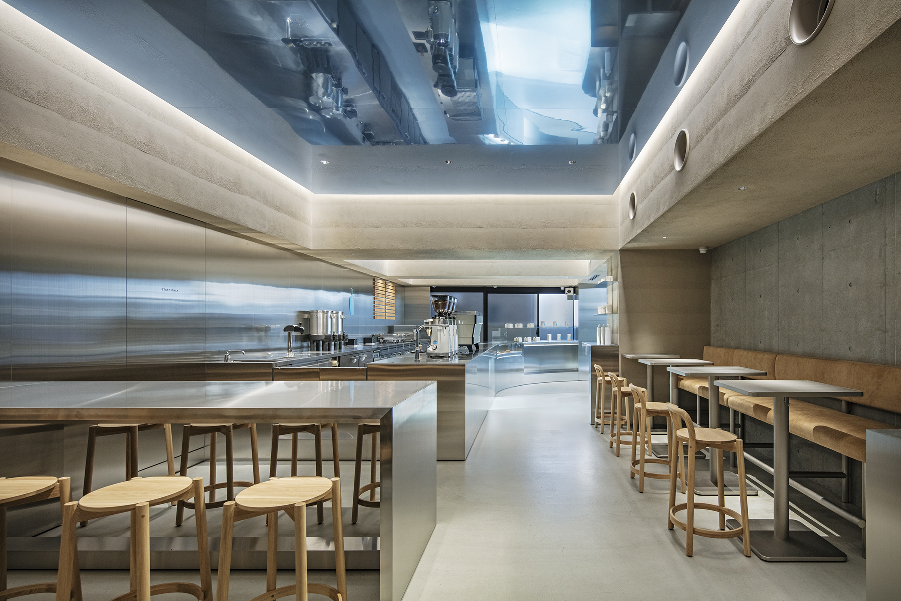 隱身巷弄的建築美學，東京原宿最新藍瓶咖啡店由TEKI Design操刀