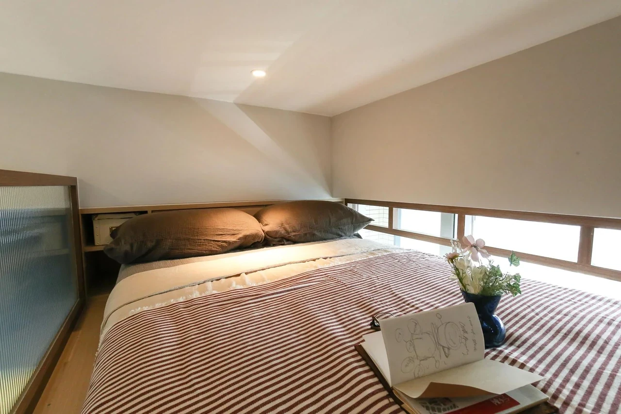 以日式簡約風格打造的屯門200呎小屋，為醫護夫婦提供一處寧靜棲所 - Image 2