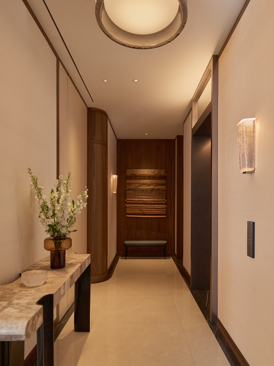 全球首個Upper House居舍品牌住宅落戶曼谷，BAR Studio與PIA Interior演繹兩種奢華日常_Upper House Residences Bangkok 3Bedroom PrivateLift Lobby